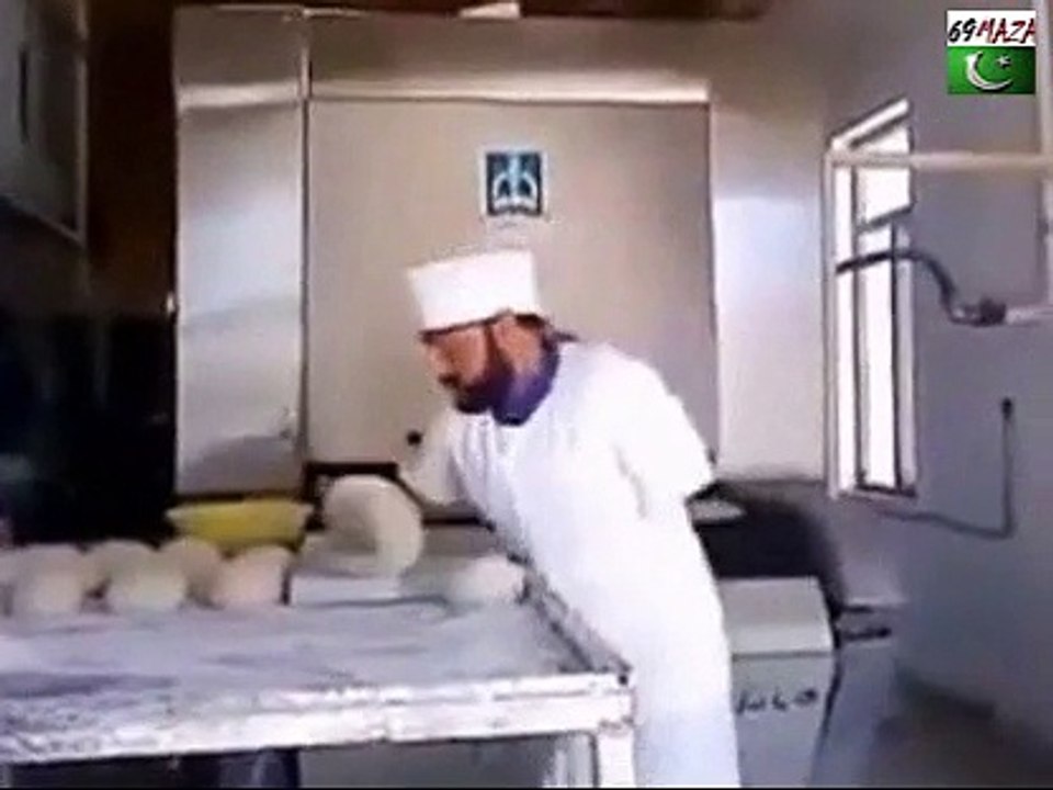 Subahan-ALLAH 1 hath say rotiyan pakkanay wala