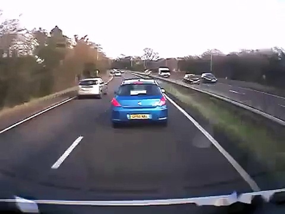 Joli carton sur une autoroute russe