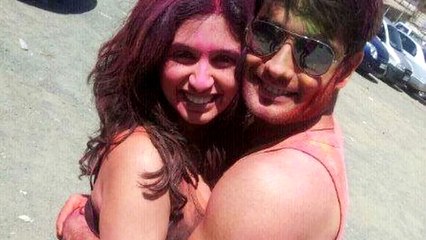 下载视频: Vivian DSena and Vahbiz Dorabjee Sizzling-Holi Celebration 2015