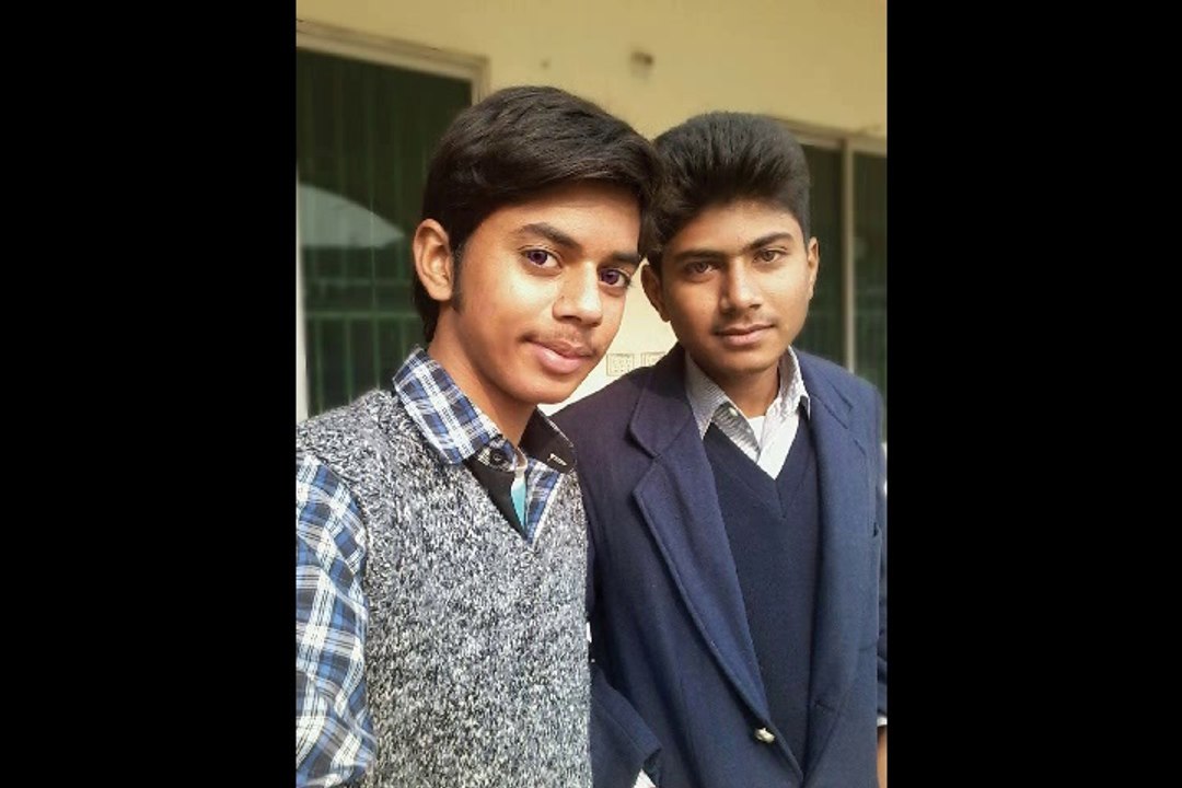Ahsan Bashir working by song justin bieber
