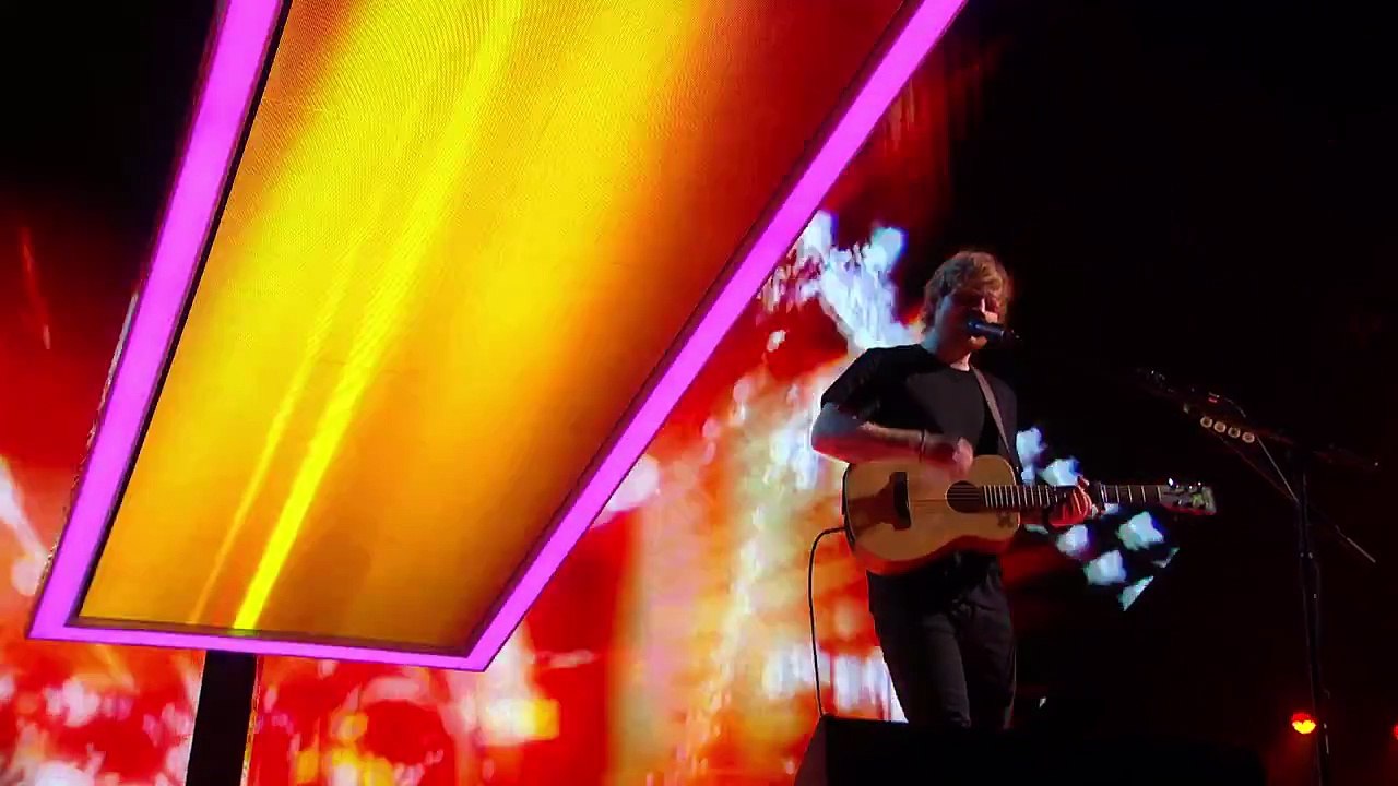 Ed Sheeran performs 'Bloodstream' - BRIT Awards 2015