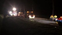 Beelden: Auto botst tegen boom in Zoutkamp - RTV Noord