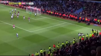 Linesman runs like Usain Bolt