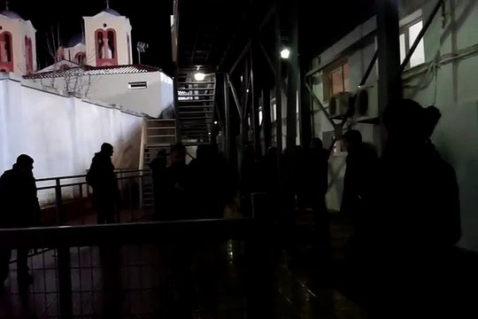 RedPlanet.gr - Περέιρα και Καρεμπέ στα αποδυτήρια του γηπέδου του Πανθρακικού