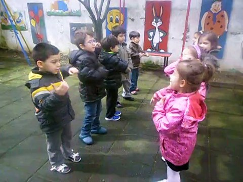 Bahçe oyunları İlkokula hazırlık gurubu Acıbadem Uçan Balon Anaokulu