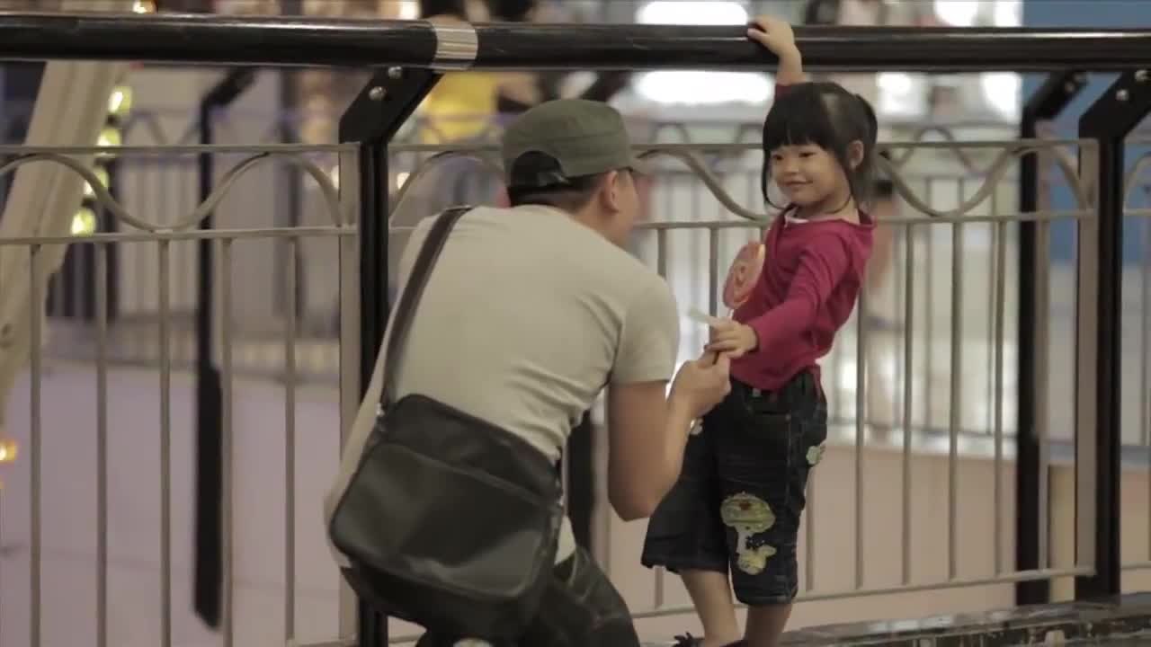 Des enfants piégés avec des sucettes par un prédateur sexuel