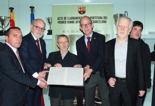 El FC Barcelona rep la partitura del primer himne oficial del club per part dels seus descobridors