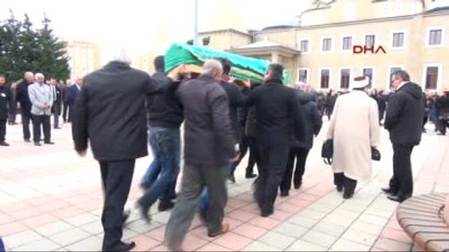 Finlandiya'da Öldürülen Türk Çift, İstanbul'da Son Yolculuğuna Uğurlandı
