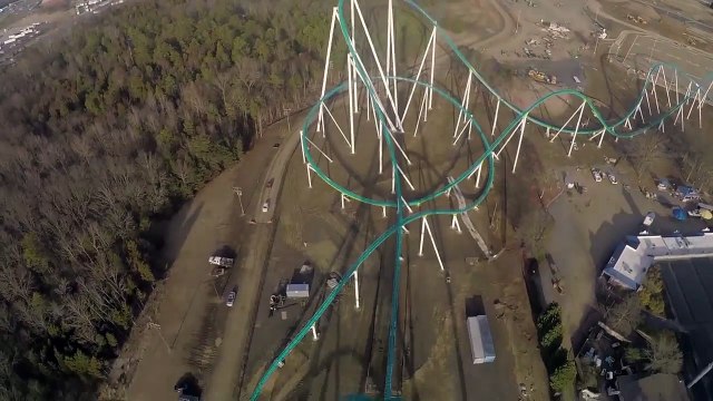 Fury325 - 100m et 150km/h: les montagnes russes les plus dingues