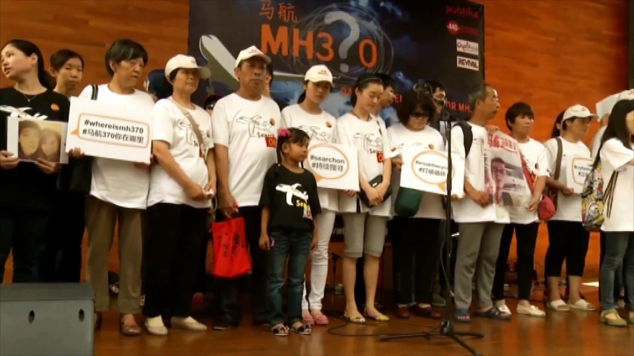 Un an après, les proches des victimes du vol MH370 se recueillent en Malaisie