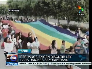 Peruanos marchan a favor de la unión civil en la comunidad LGBT