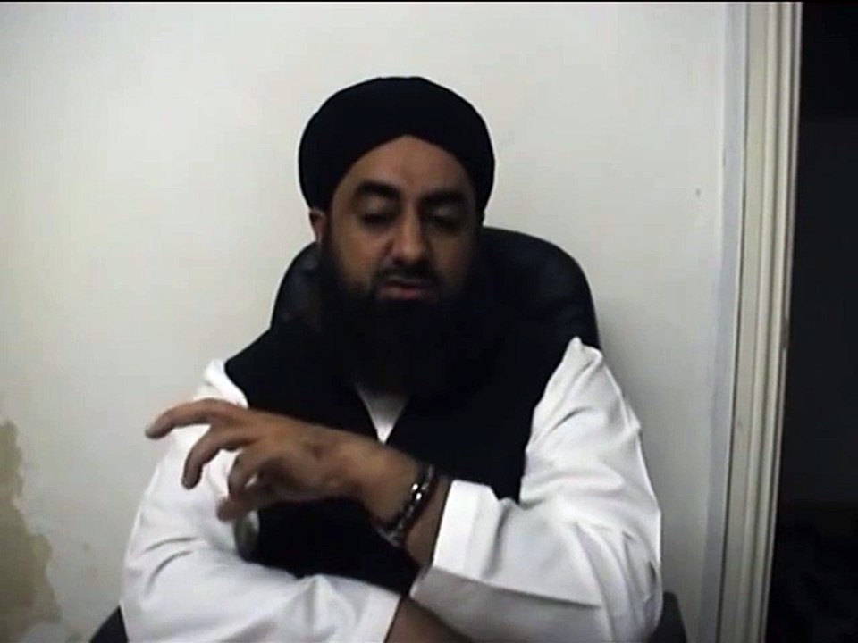 Mufti Akmal Qadri Sahib Explaining Pir Saqib Shaami Sahib's Speech