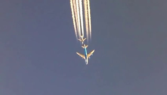 Course entre 2 avions Boeing : le 747 double le 737 dans le ciel de Bagdad