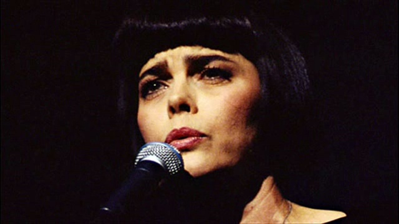 Mireille Mathieu -  Les trois cloches  "Palais des Congrès 1990"  (clip musique Live)