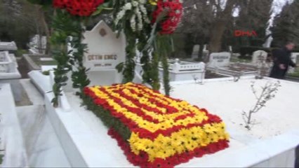 Çetin Emeç, Mezarı Başında Anıldı