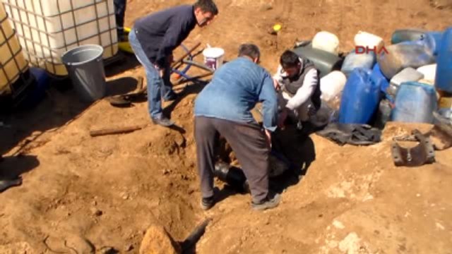Elazığ Boru Hattı Delindi, Köylüler Mazotu Bidonla Götürdü