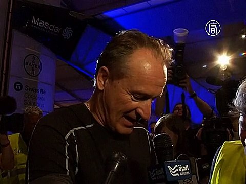 Самолёт на солнечных батареях начал полёт вокруг света