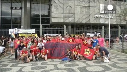 Tải video: Corruption à Petrobras : Dilma Rousseff tente de calmer les Brésiliens