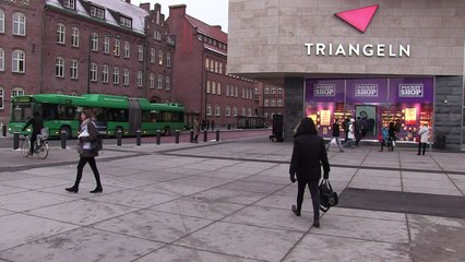 Suède: des mendiants roms exposés comme oeuvres d'art