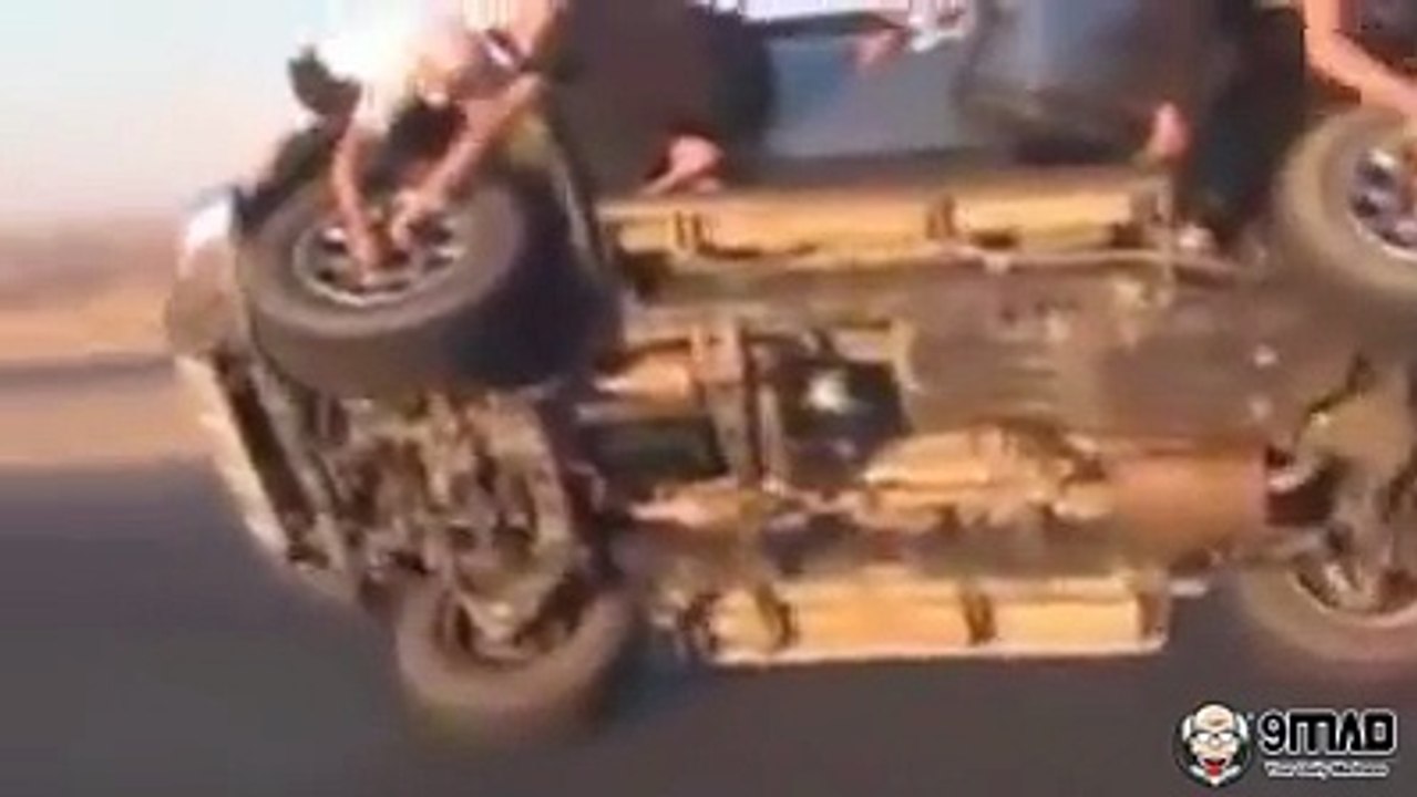 شباب من السعودية يقومون بعمل جنوني لا يصدقه عقل .. شاهد