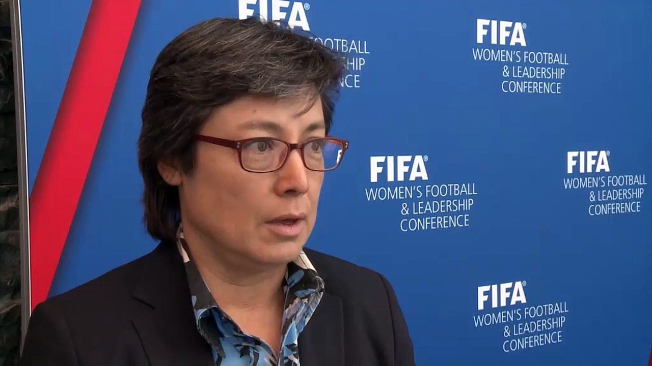 Dodd: 'Sexismus im Fußball ernst nehmen'