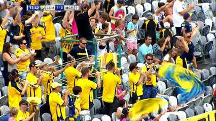 Australia- Recibe un beso tras marcar un gol