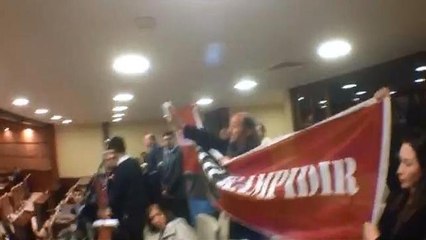 İşte İBB Meclisi'ndeki protesto anı