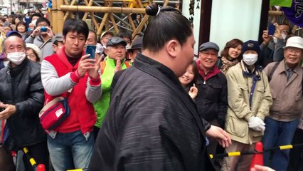 Le grand tournoi de Sumo commence à Osaka