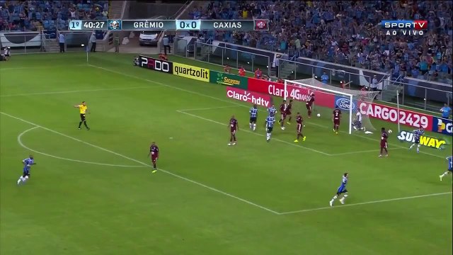 Corner directo de Douglas ( Grêmio vs. Caxias)