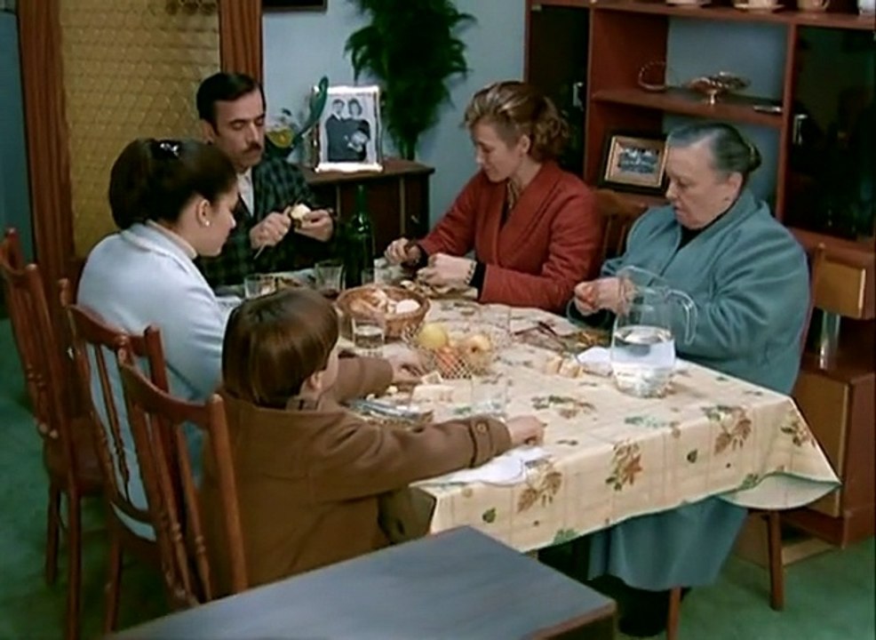 Cuéntame Cómo Pasó - Capítulo 15  "Preterito imperfecto"