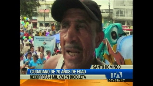 Conozca al hombre de 70 años que recorre Ecuador a pie y en bicicleta