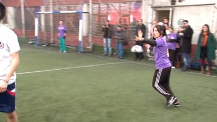 Bitlisli Kadınlar Halı Sahada