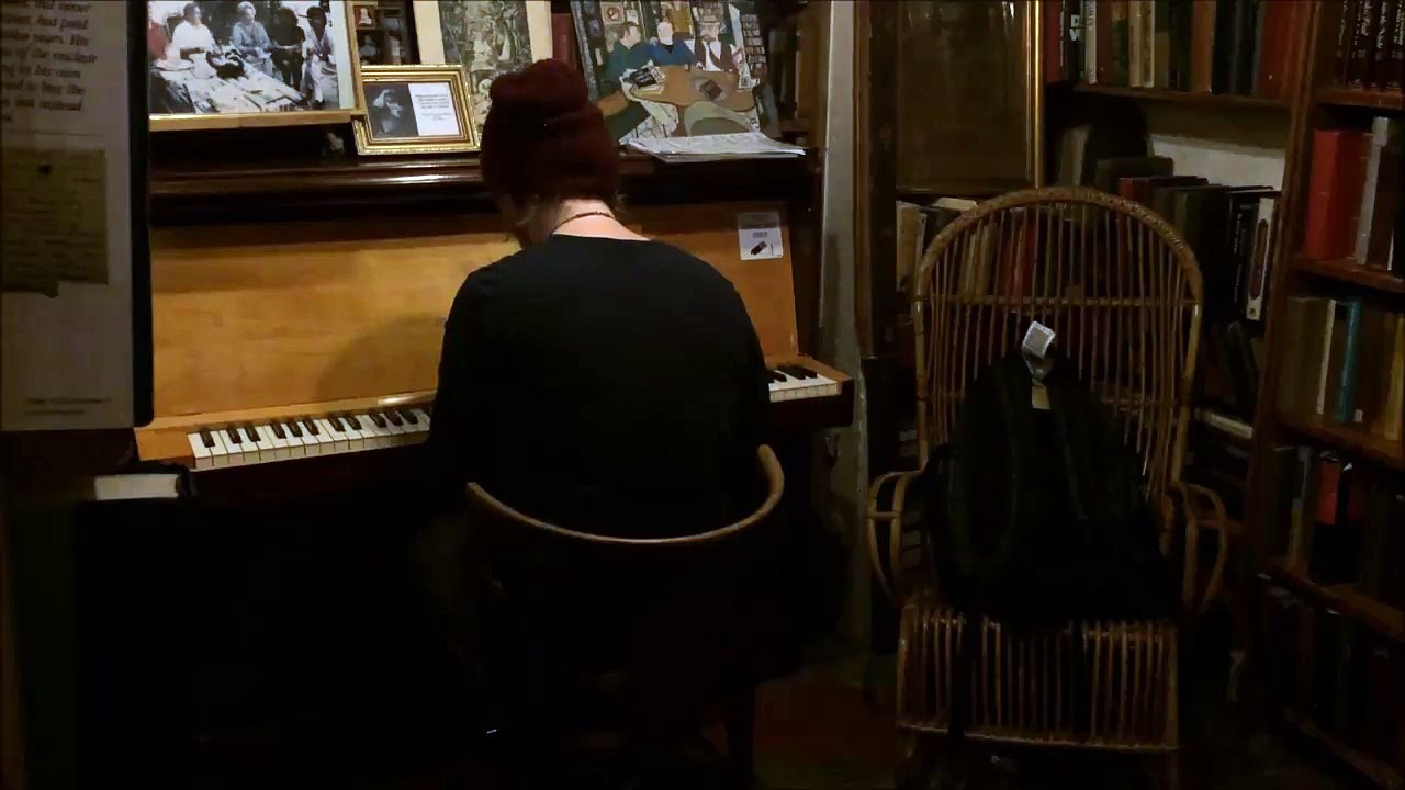 Sherlock Holmes in "Shakespeare and Co" bookshop
