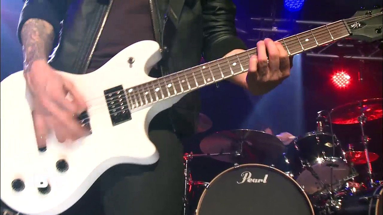 Papa Roach - Broken As Me - Live