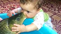 Fish and A Baby Kisses Each Other – Incredible Video