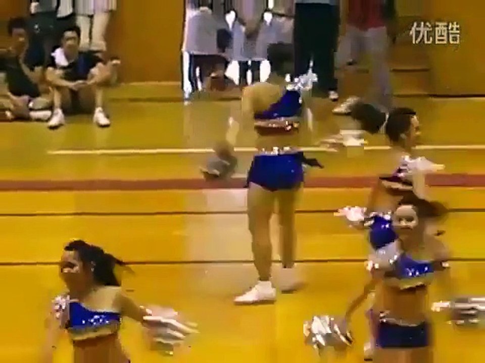 Les pom-pom girls et le pom-pom boy!