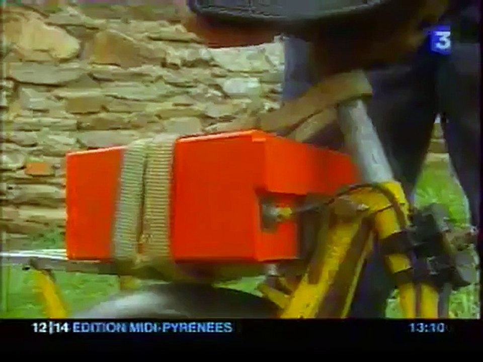 Papy Gérard fait de la mobylette