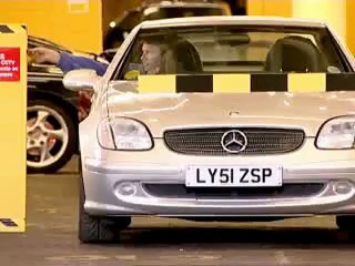 Quand on regarde trop les jolies filles en mini-jupe