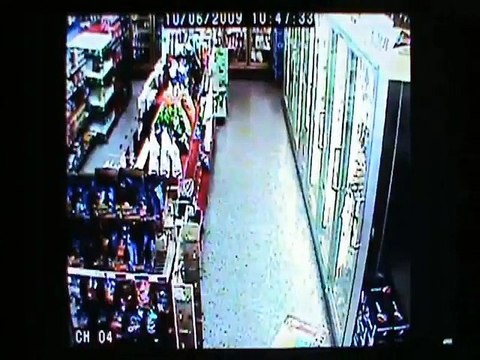 Le gars bourré qui veut acheter des bières