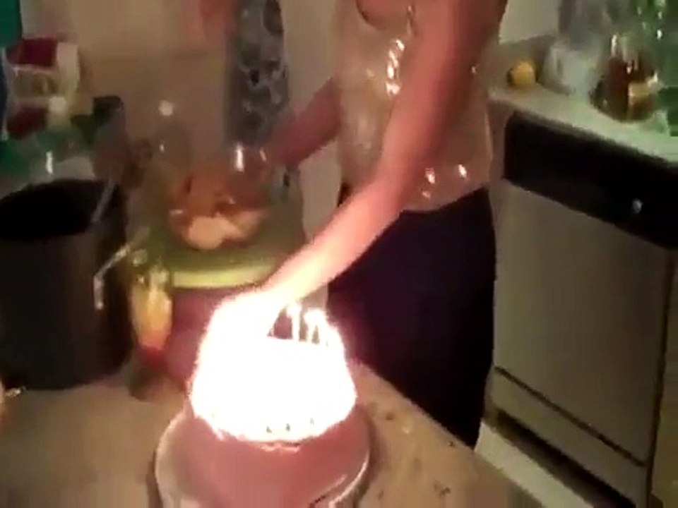 Happy birthday to you, happy birtday ...