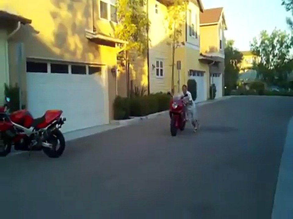 Comment charger une moto dans un pick-up