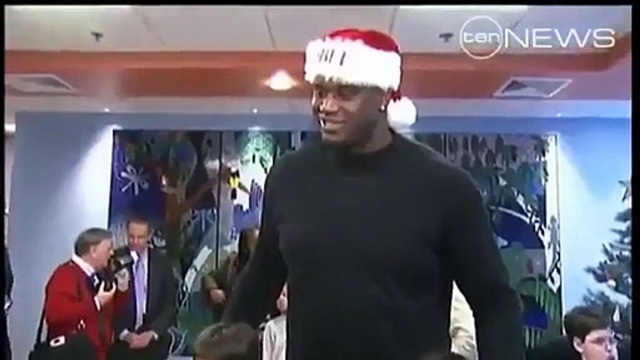 Cet homme a les plus grands pieds du monde