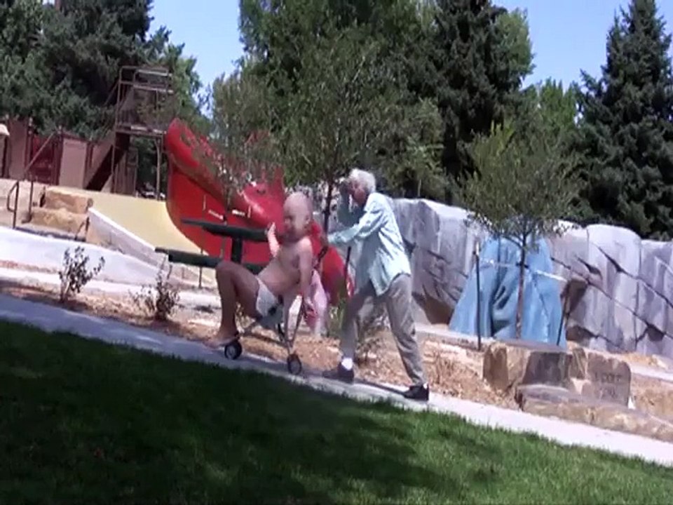 Un bébé insolite totalement hors norme!