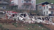 İzmit Alikahya'da Ruhsatsız 3 Ev İnşaatı Yıktırıldı