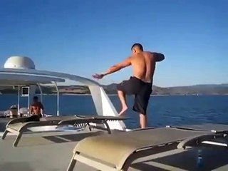 Le pire plongeon depuis un bateau de l'histoire