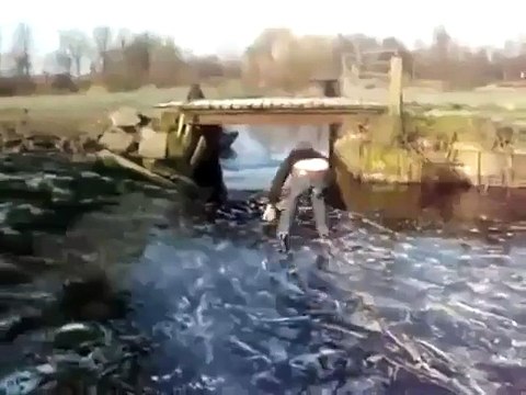 Une compilation de chutes sur des lacs presque gelés