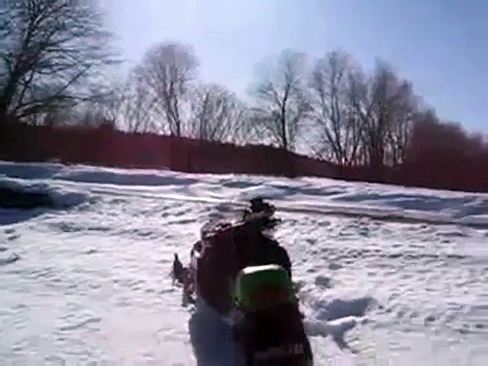 Comment détruire un moto neige en quelques secondes