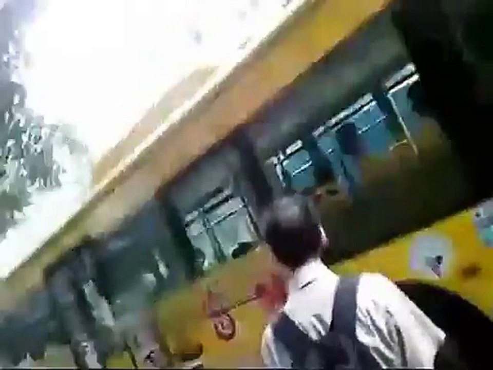 Le passager d'un bus pète un cable !
