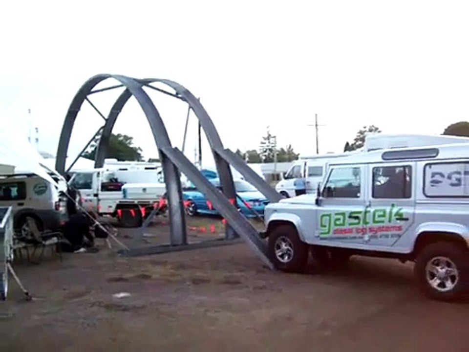 Il pilote son 4X4 comme un boss !!!!