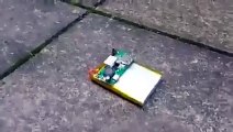 Une batterie de smartphone explose après avoir été percée